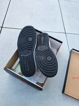 AIR JORDAN 1 LOW - 4