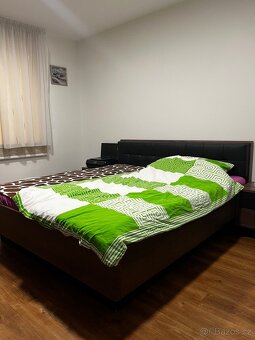 skříně, postel, stolky - 4