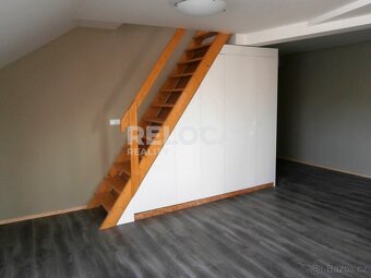 1+kk+patro na spaní, 48m2, Slaný, Navrátilova, nová půdní ná - 4
