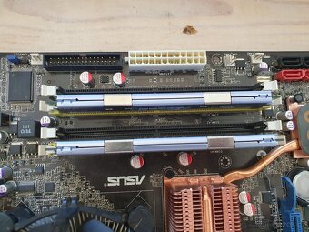 ASUS P5K Premium + E8400 s funkční wifi a 4gb ddr2 - 4