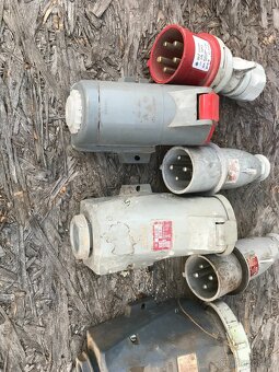 zástrčky / zásuvky na 380/400V - 4