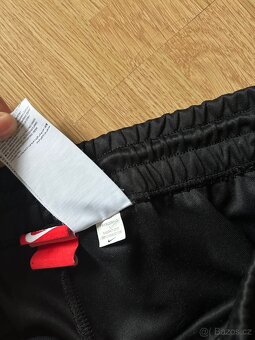 Pánské tepláky značky Nike - 4