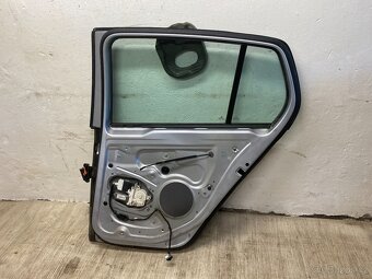 VW GOLF 5 2003-2008 - PRAVÉ ZADNÍ DVEŘE KOMPLETNÍ LA7W - 4