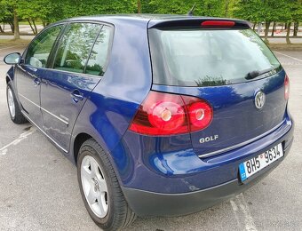V pěkném stavu Volkswagen Golf 5 bez nutnosti dalších invest - 4
