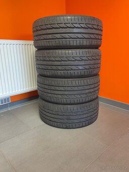 Prodám pneu Bridgestone 235/40 r19 - 4