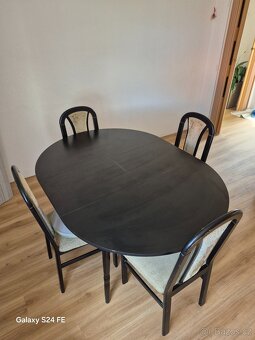 Jídelní stůl + 4 židle - 4