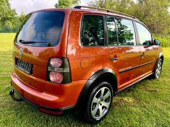 VOLKSWAGEN TOURAN CROSS 2.0 TDI,7 míst - 4