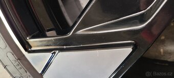 Volvo EX30 , alu 20', originál Volvo, zimní pneu, TPMS - 4