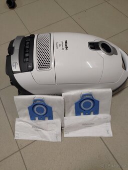 Vysavač MIELE Complete C3 - 4