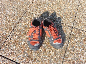 Červené voděodolné botasky vel. 35 - 4