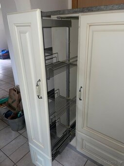 Rustikální kuchyňská linka se spotřebiči - 4