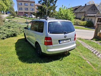 Volkswagen Touran - 4