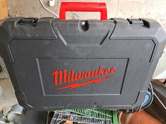 milwaukee M18 - 4