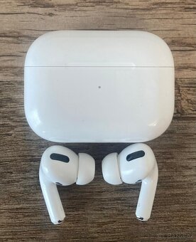 Apple AirPods Pro - 4