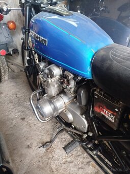 Suzuki GS 550 - 4