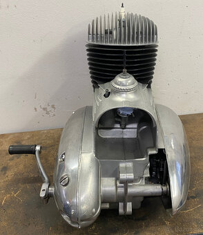 Jawa 250 panelka motor - 4