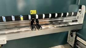 Ohraňovací lis DURMA, model AD-R 30220 - 4