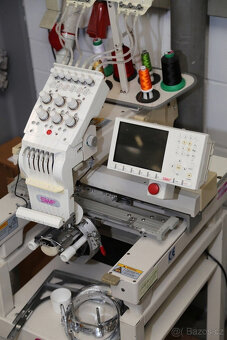 Plně elektronický vyšívací stroj SWF E-T601 C včetně rámu - 4