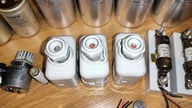 Kondenzátory, pojistky, potenciometr - 4