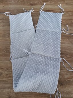 Prodám dětskou postýlku včetně příslušenství - 4