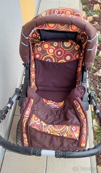 Zachovalý kočárek včetně příslušenství - 4