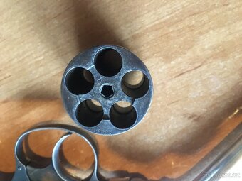 revolver - 4
