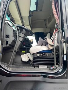 Snížená konzole sedačky - podsedák Volvo FH - 4