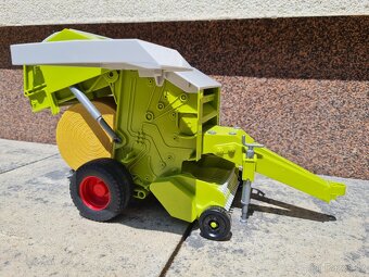 Bruder traktor + balíkovač + vlek na balíky - 4