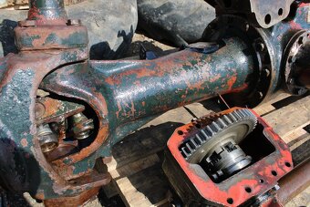 Zetor 7245 přední náprava převodovka kola kardan šrouby A - 4
