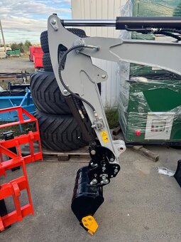 Minibagr CT14-D - 3 válec motor, kabina - 4