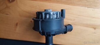 Prodám přídavné vodní čerpadlo VW AG r.v. 2022 - 4