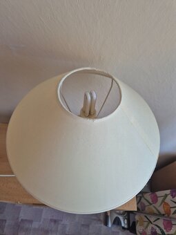 Bílá stolní lampa - 4