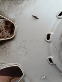 Poklice Škoda r15 originál - 4