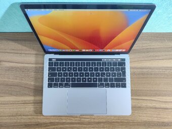 Apple MacBook Pro 13 (2017) | Core i5 • 8 GB RAM • 256 GB SS - 4