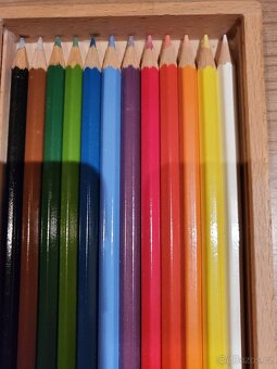 Pastelky v dřevěném pouzdře - 4