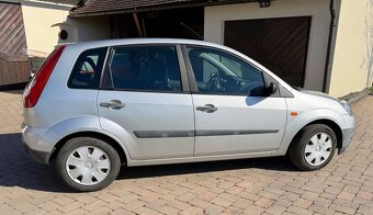 Prodám Ford Fiesta 1,3 (2006, STK 2026, pravidelný servis) - 4
