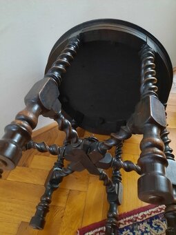 Starožitný krásný zvláštní stolek prům.56 cm,v 57 cm, - 4