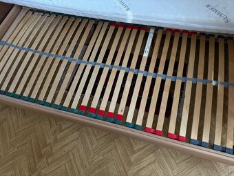 Postel 180x200 cm i s matracemi a roště - 4