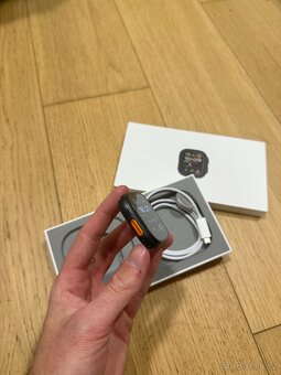 Apple Watch Ultra 2 49mm černý titan - 4
