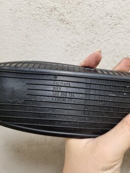 Gumová vložka do předních dveří VW Passat B5.5 - 4