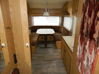 Dvouosý karavan Wilk - výborný stav - 4