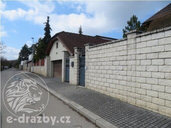 Rodinný dům s bazénem, garáží a pergolou Praha-Točná, - 4