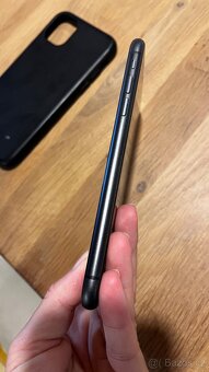 Prodám černý iPhone 11 64GB - top - 4