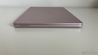 Macbook Neo 13” zánovní růžový - 4