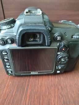 Nikon D7000 +18-200mm - 4