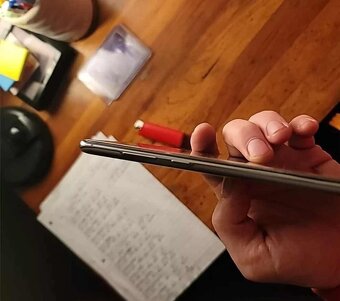Samsung Galaxy S10 - 4