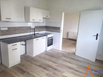 Nabízíme pronájem bytové jednotky 2+1, OV, V Sídlišti 390, D - 4