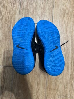 Tenisky do tělocvičny Nike, vel.33 - 4