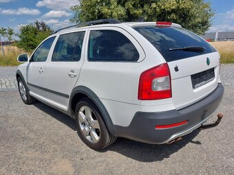 Škoda Octavia Scout 2,0TDi 103kW 4x4 AUTO A/C - 4