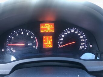 TOYOTA AVENSIS KOMBI 1.8_RV 2012_108 kW - 4